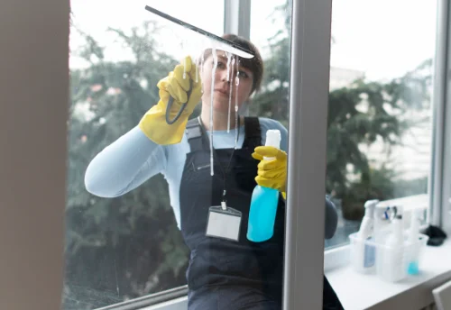 Nettoyage de vitres intérieures et extérieures à Courbevoie
